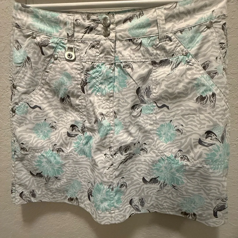 Daily Sports White and Blue Skorts size 4